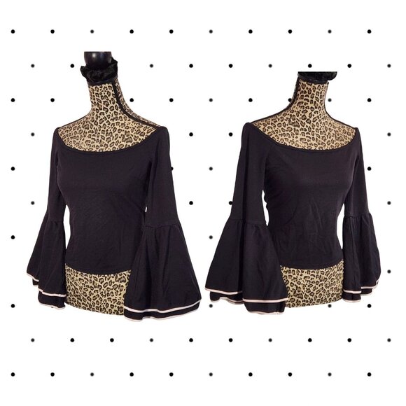 Off Shoulder top with flowy bell bottom sleeves with white trim - Picture 3 of 3